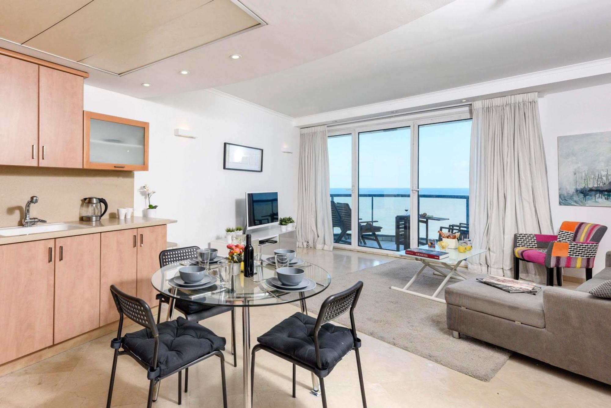 Superb Beachfront Apartments With Shelter By Sea N' Rent Тель-Авив Экстерьер фото