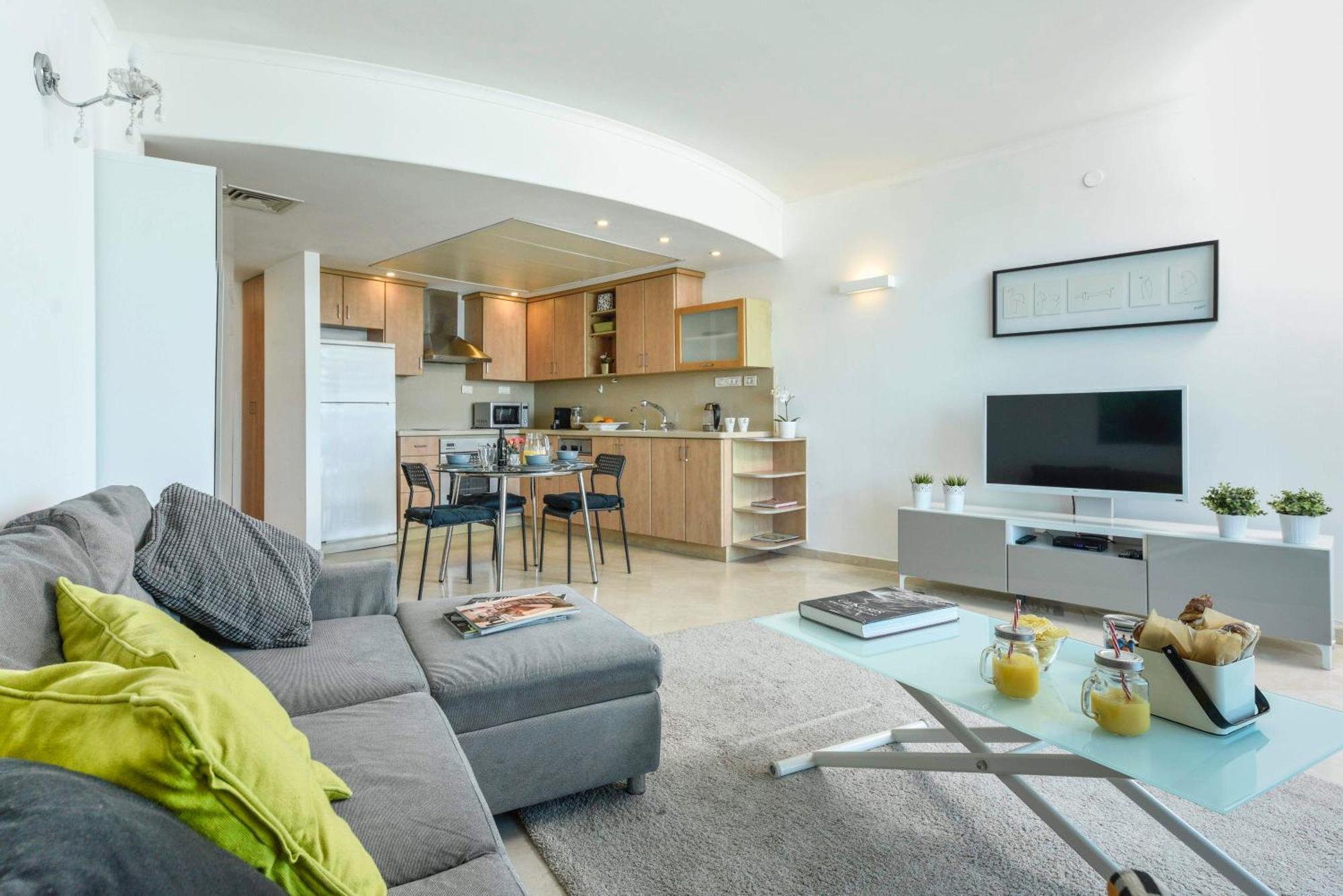 Superb Beachfront Apartments With Shelter By Sea N' Rent Тель-Авив Экстерьер фото