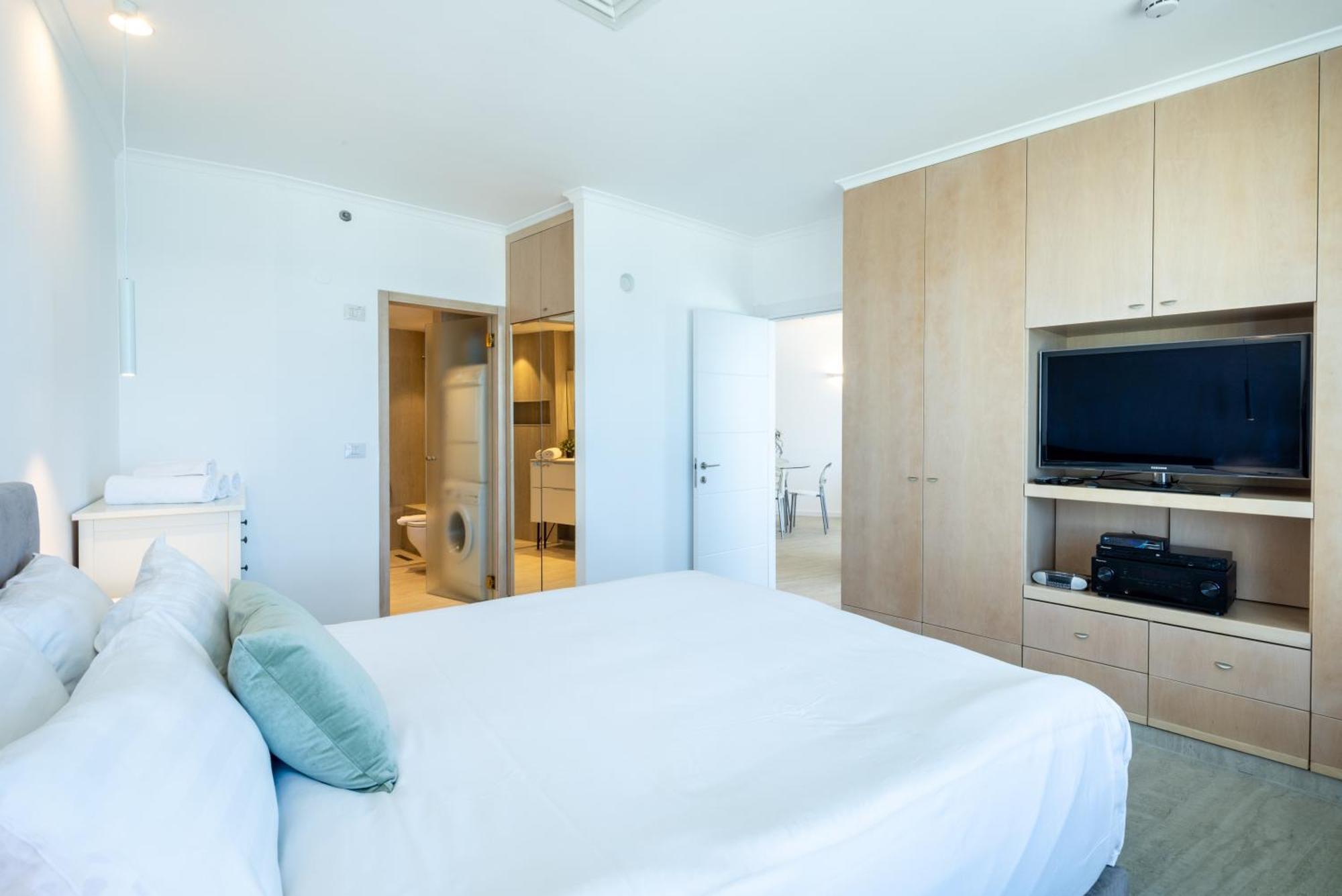 Superb Beachfront Apartments With Shelter By Sea N' Rent Тель-Авив Экстерьер фото