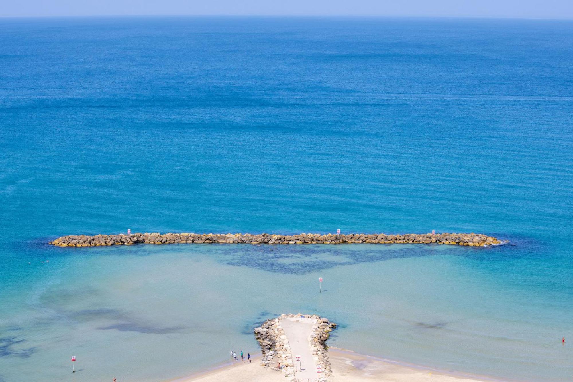 Superb Beachfront Apartments With Shelter By Sea N' Rent Тель-Авив Экстерьер фото