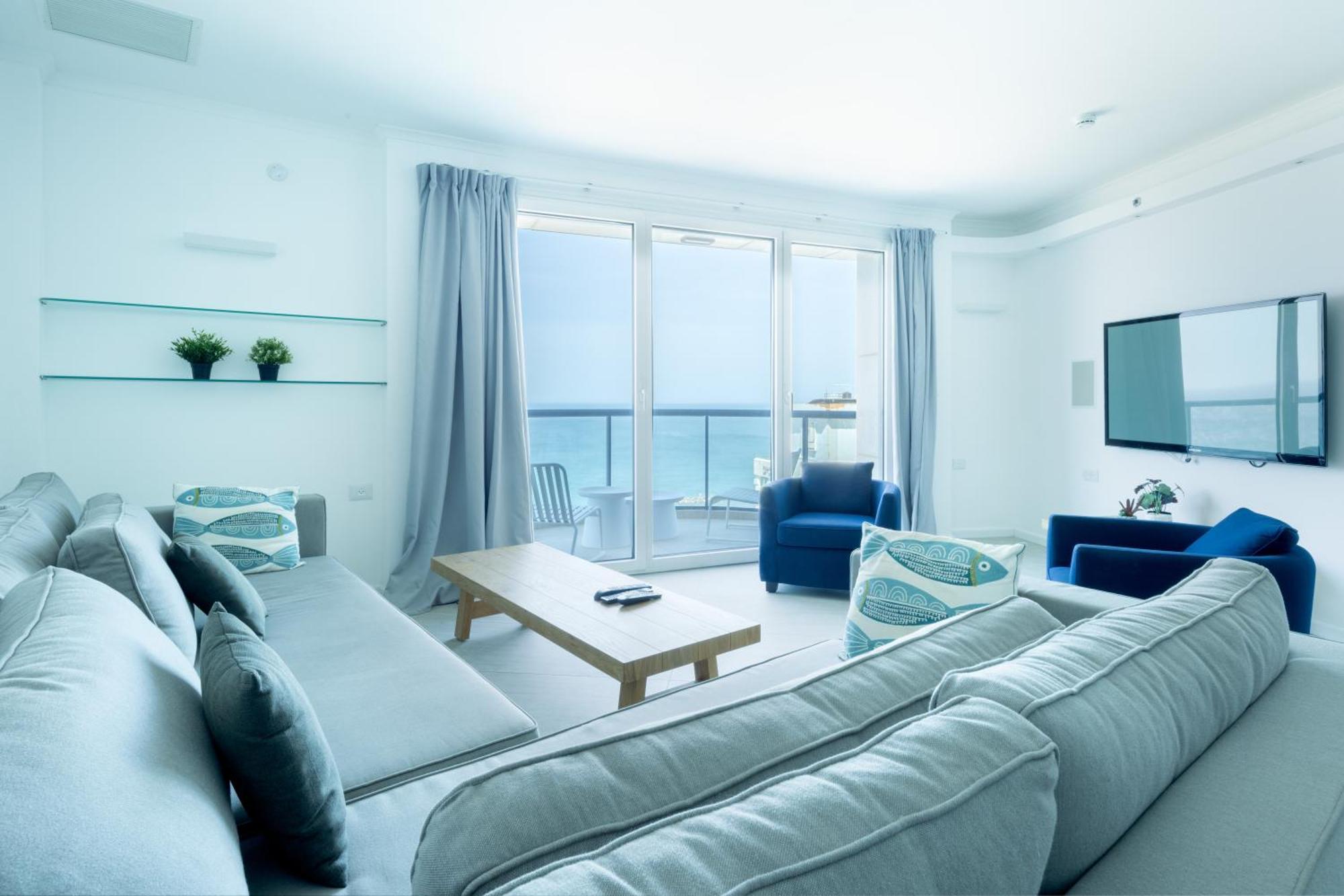 Superb Beachfront Apartments With Shelter By Sea N' Rent Тель-Авив Экстерьер фото