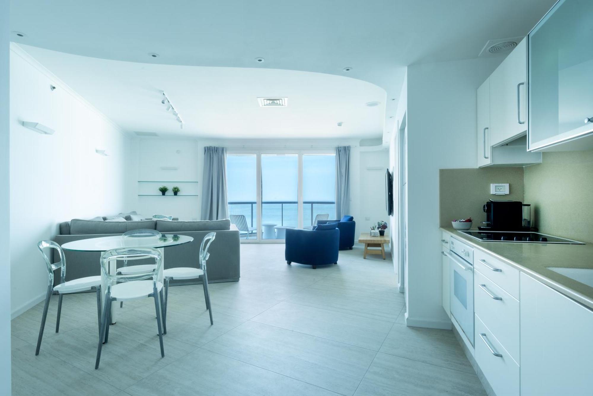 Superb Beachfront Apartments With Shelter By Sea N' Rent Тель-Авив Экстерьер фото
