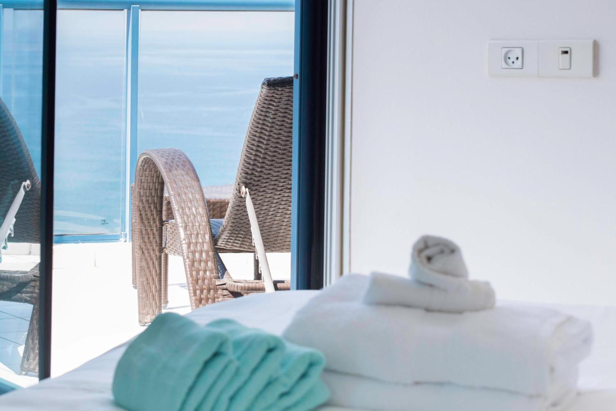 Superb Beachfront Apartments With Shelter By Sea N' Rent Тель-Авив Экстерьер фото