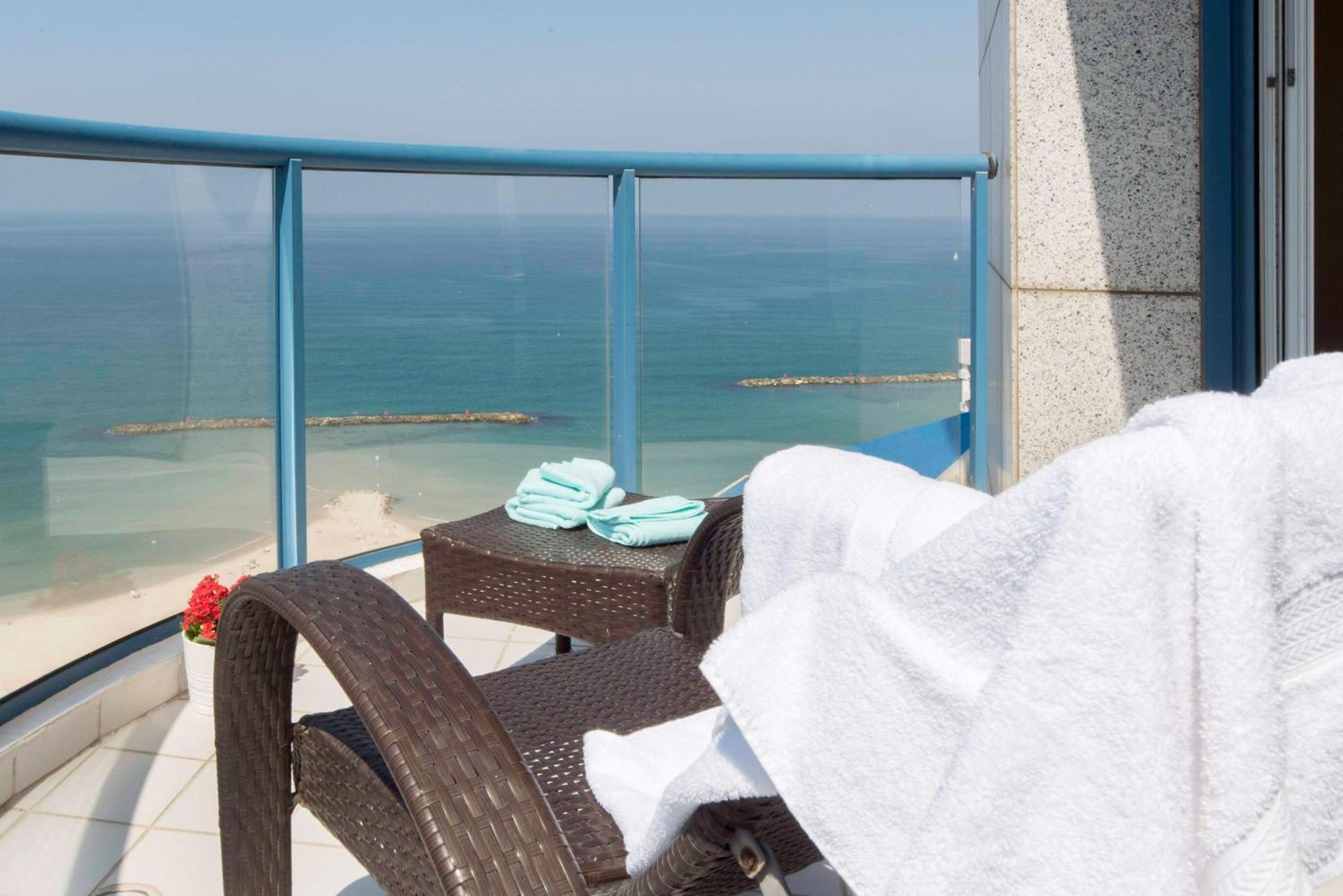Superb Beachfront Apartments With Shelter By Sea N' Rent Тель-Авив Экстерьер фото