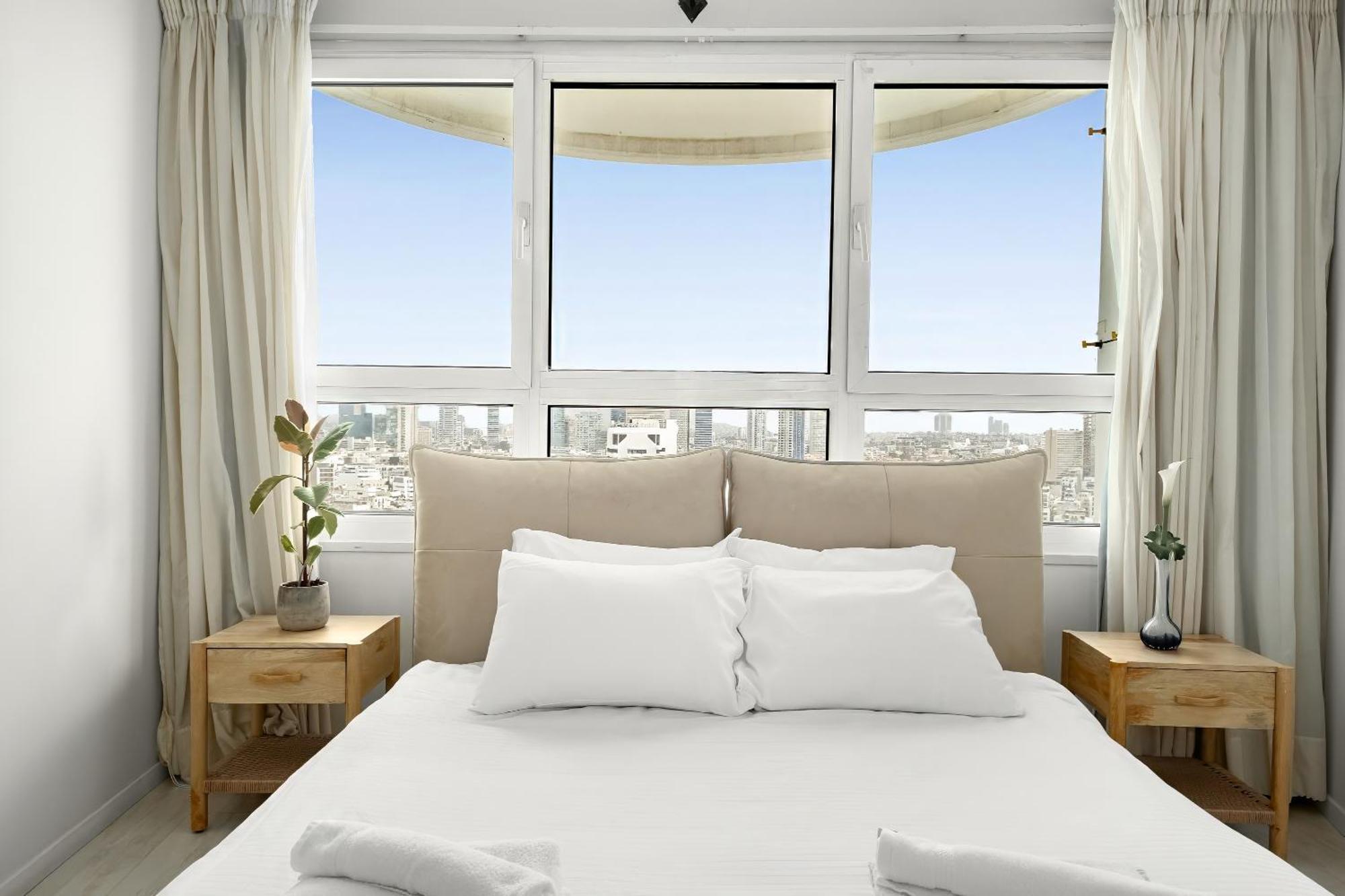 Superb Beachfront Apartments With Shelter By Sea N' Rent Тель-Авив Экстерьер фото